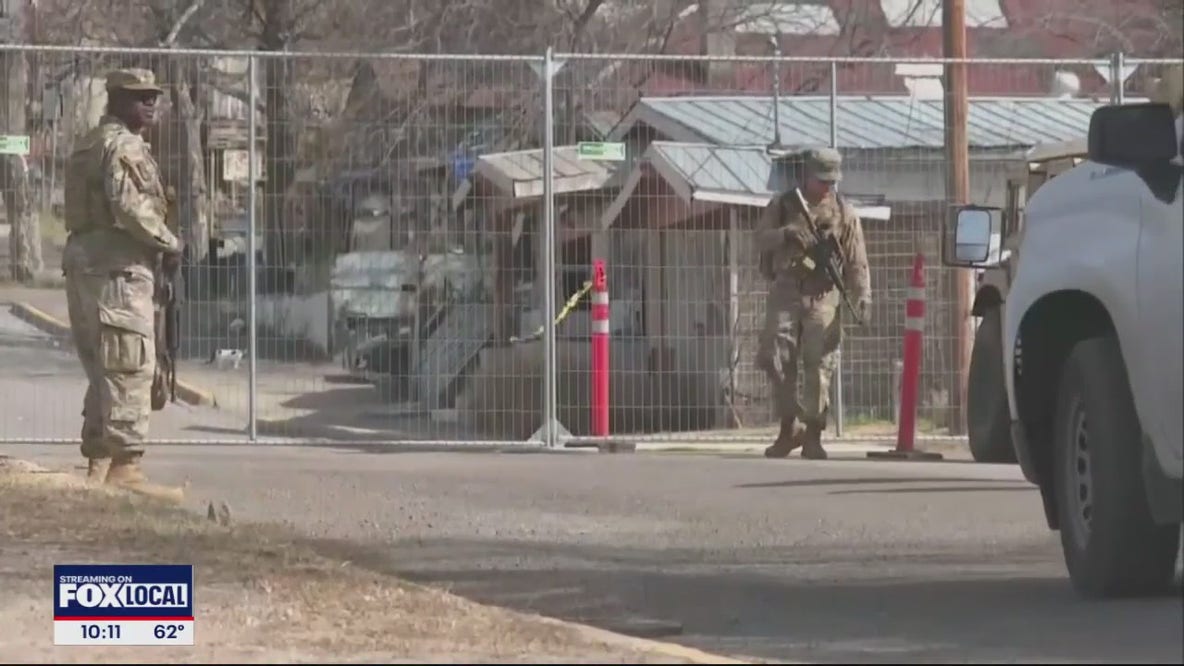 Texas Republicans back Abbott in border disputes